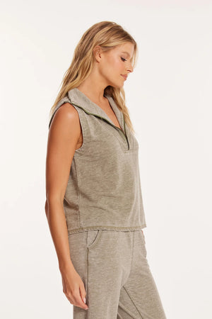 Mododoc Half Zipped Sleeveless